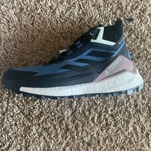 BRAND NEW IN BOX Adidas TERREX FREE HIKER 2 GORE-TEX HIKING SHOE